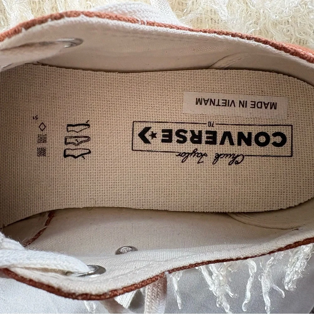 New Converse Canvas Sneakers with Rust color - Picture 3 of 7